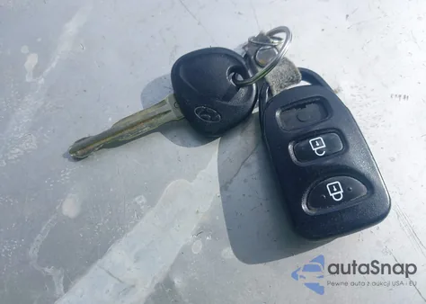 2013 Hyundai Elantra Gls z USA, uszkodzony, nr VIN KMHDH4AE8DU528486